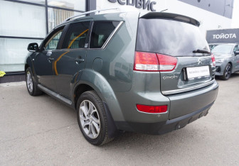 Подержанный автомобиль Citroen C-Crosser 2008 года (7 фото)