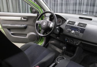 Подержанный автомобиль Suzuki Swift Hatchback 2009 года (11 фото)
