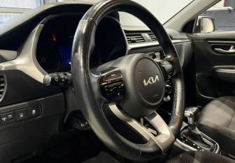 Подержанный автомобиль Kia Rio Sedan 2021 года (13 фото)