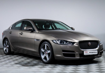 Подержанный автомобиль Jaguar XE 2016 года (3 фото)