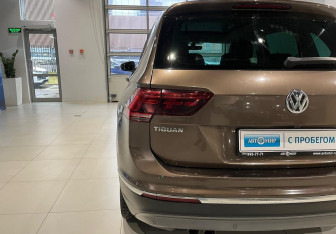 Подержанный автомобиль Volkswagen Tiguan 2018 года (9 фото)