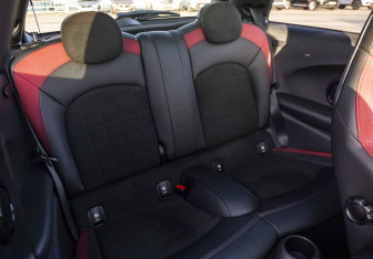 Подержанный автомобиль MINI Hatch 2018 года (21 фото)