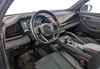 Подержанный автомобиль Geely Monjaro 2023 года (19 фото)