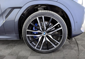 Подержанный автомобиль BMW X6 2021 года (18 фото)