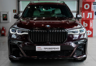 Подержанный автомобиль BMW X7 2020 года (2 фото)