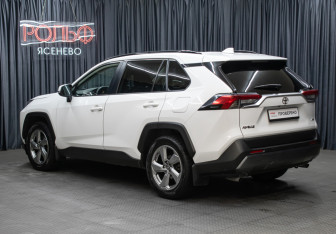 Подержанный автомобиль Toyota RAV4 2019 года (7 фото)