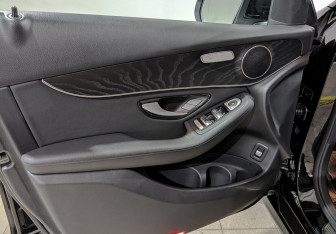 Подержанный автомобиль Mercedes-Benz GLC Coupe 2020 года (19 фото)