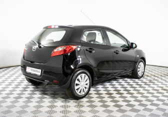 Подержанный автомобиль Mazda 2 Hatchback 2011 года (5 фото)