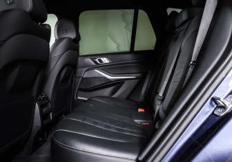 Подержанный автомобиль BMW X5 2019 года (12 фото)