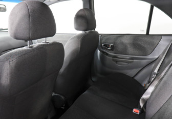 Подержанный автомобиль Hyundai Accent Sedan 2005 года (8 фото)