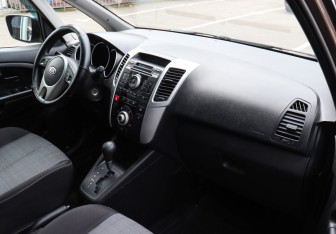 Подержанный автомобиль Kia Venga 2012 года (8 фото)