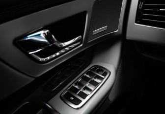 Подержанный автомобиль Jaguar XF Sedan 2011 года (14 фото)