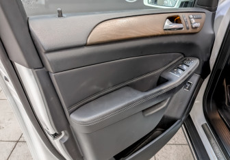 Подержанный автомобиль Mercedes-Benz GLE 2016 года (19 фото)