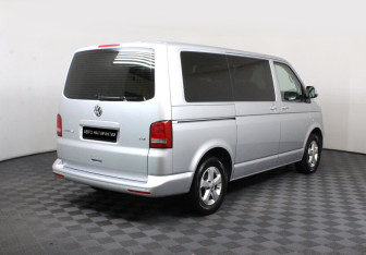 Подержанный автомобиль Volkswagen Multivan 2015 года (3 фото)