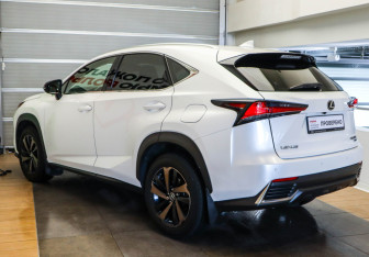 Подержанный автомобиль Lexus NX 2021 года (6 фото)