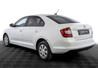 Подержанный автомобиль Skoda Rapid Liftback 2017 года (7 фото)