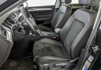 Подержанный автомобиль Volkswagen Passat Sedan 2020 года (21 фото)