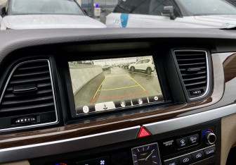 Подержанный автомобиль Genesis G80 2017 года (17 фото)