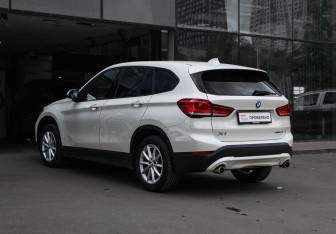 Подержанный автомобиль BMW X1 2020 года (6 фото)