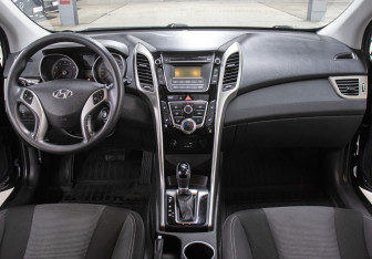 Подержанный автомобиль Hyundai i30 Hatchback 2015 года (14 фото)