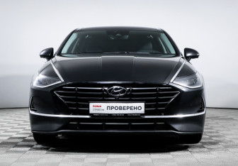 Подержанный автомобиль Hyundai Sonata 2021 года (2 фото)