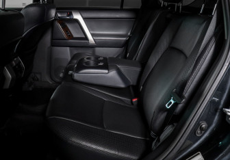 Подержанный автомобиль Toyota Land Cruiser Prado 2012 года (10 фото)