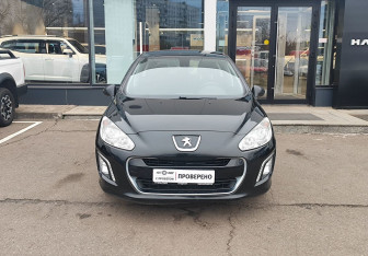 Подержанный автомобиль Peugeot 308 Hatchback 2013 года (2 фото)