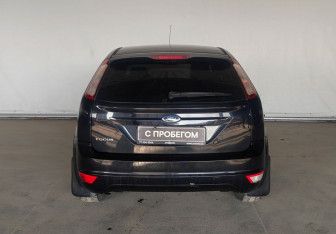 Подержанный автомобиль Ford Focus Hatchback 2010 года (5 фото)