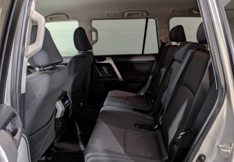 Подержанный автомобиль Toyota Land Cruiser Prado 2018 года (18 фото)