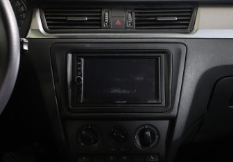 Подержанный автомобиль Skoda Rapid Liftback 2015 года (8 фото)