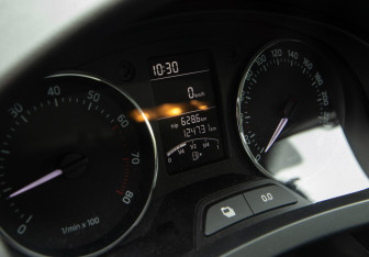Подержанный автомобиль Skoda Rapid Liftback 2014 года (9 фото)