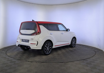 Подержанный автомобиль Kia Soul 2022 года (5 фото)