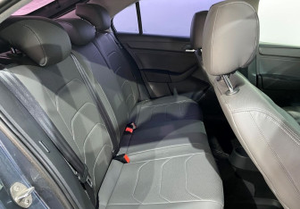 Подержанный автомобиль Skoda Rapid Liftback 2016 года (10 фото)