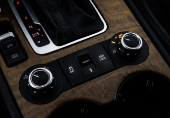 Подержанный автомобиль Volkswagen Touareg 2013 года (16 фото)