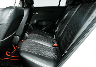 Подержанный автомобиль Kia Rio Hatchback 2022 года (13 фото)