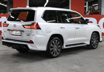 Подержанный автомобиль Lexus LX 2018 года (5 фото)