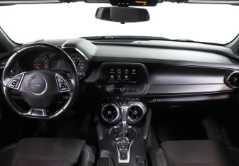 Подержанный автомобиль Chevrolet Camaro Coupe 2019 года (12 фото)