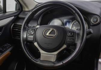 Подержанный автомобиль Lexus NX 2018 года (15 фото)