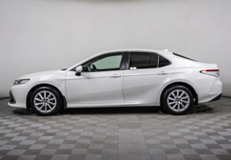 Подержанный автомобиль Toyota Camry Sedan 2021 года (8 фото)