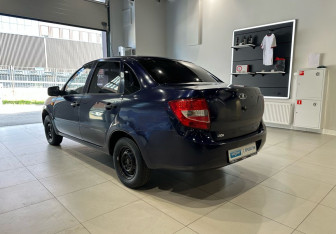 Подержанный автомобиль LADA (ВАЗ) Granta Sedan 2015 года (6 фото)