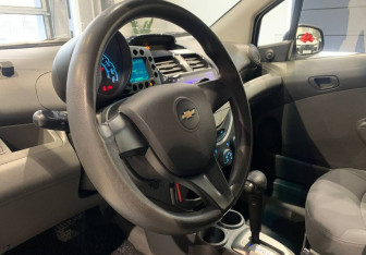 Подержанный автомобиль Chevrolet Spark 2012 года (11 фото)