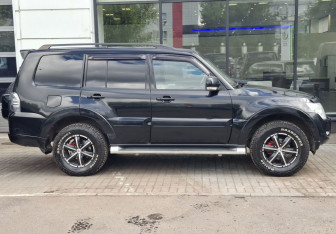 Подержанный автомобиль Mitsubishi Pajero 2011 года (4 фото)