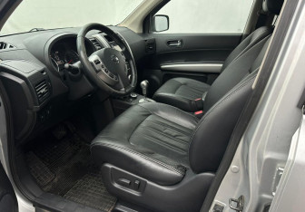 Подержанный автомобиль Nissan X-Trail 2011 года (9 фото)
