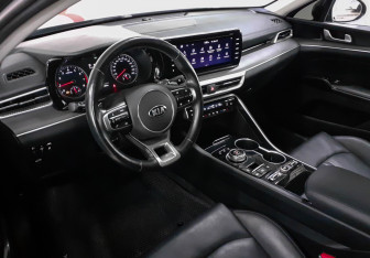 Подержанный автомобиль Kia K5 2021 года (7 фото)