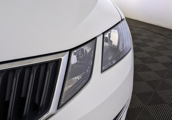 Подержанный автомобиль Skoda Octavia Liftback 2017 года (16 фото)