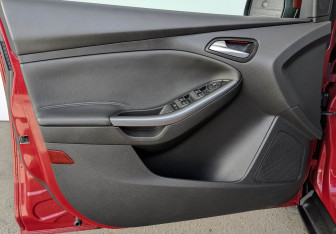 Подержанный автомобиль Ford Focus Hatchback 2012 года (19 фото)