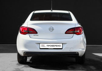 Подержанный автомобиль Opel Astra Sedan 2013 года (5 фото)