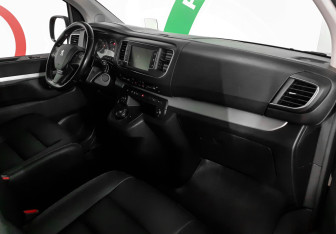 Подержанный автомобиль Peugeot Traveller 2018 года (9 фото)
