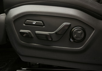 Подержанный автомобиль Hyundai Santa Fe 2023 года (8 фото)