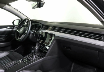 Подержанный автомобиль Volkswagen Passat Sedan 2021 года (8 фото)